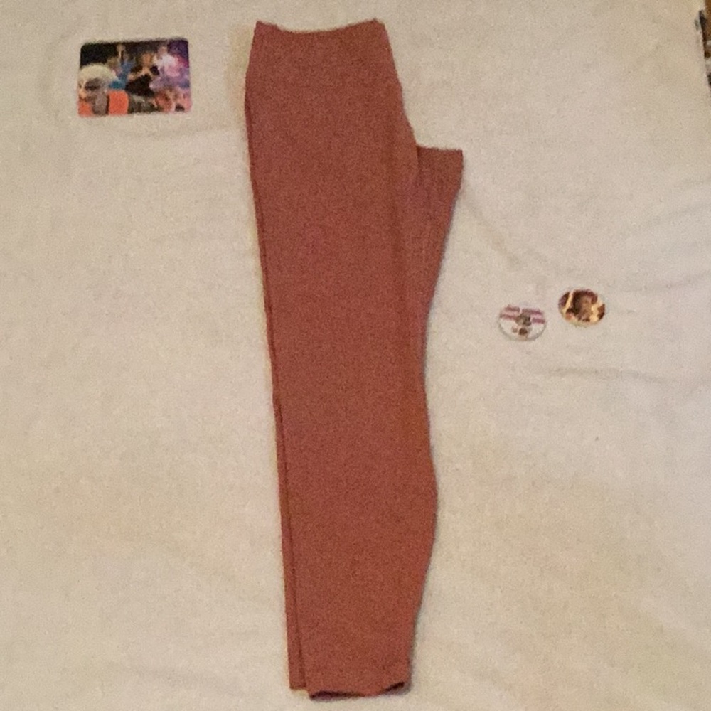 ||~LULULEMON LEGGINGS~|| - Picture 1 of 5